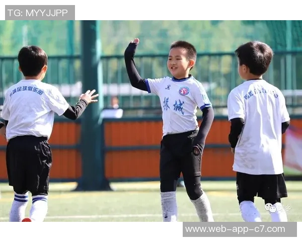 太极虎足球俱乐部携手社区共创足球梦想助力青少年成长与发展